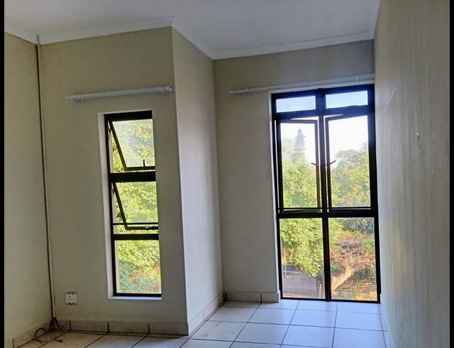 2 bed property to rent in ILLOVO BEACH